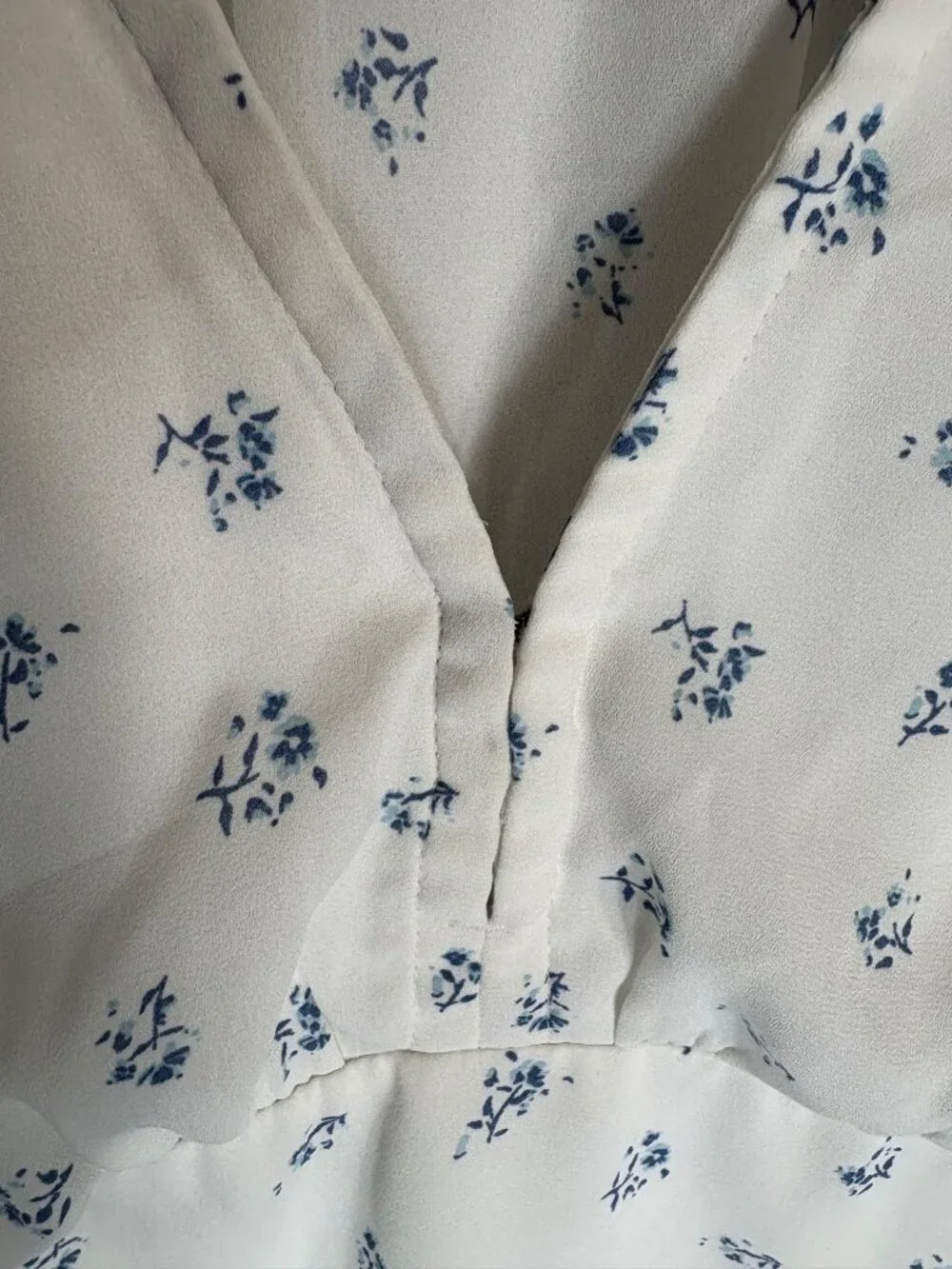 Abercrombie & Fitch Floral White Blue Floral Blouse-sz Medium